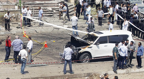 نجاة وزير الداخلية المصري من محاولة اغتيال بسيارة مفخخة