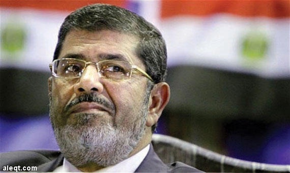 حبس الرئيس المعزول مرسي أربعة أيام بتهمة إهانة القضاء