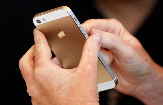 فيديو الاقتصادية الإلكترونية : أبل تطرح هاتفي ايفون 5s و 5c