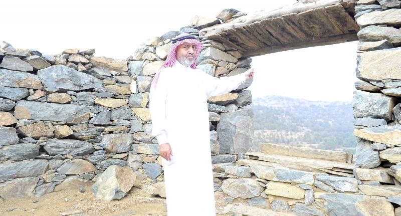 قصة مصورة : قرية البارك ذكريات الأطلال ينسجها جمال المكان وروعة الزمان