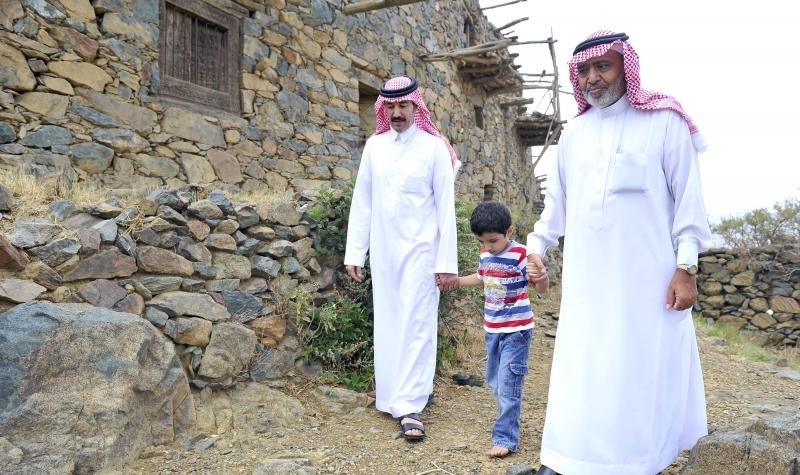 قصة مصورة : قرية البارك ذكريات الأطلال ينسجها جمال المكان وروعة الزمان