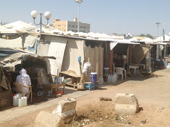 الباعة في العراء 25 عاما .. و«الأمانة»: جارٍ تهيئة الموقع