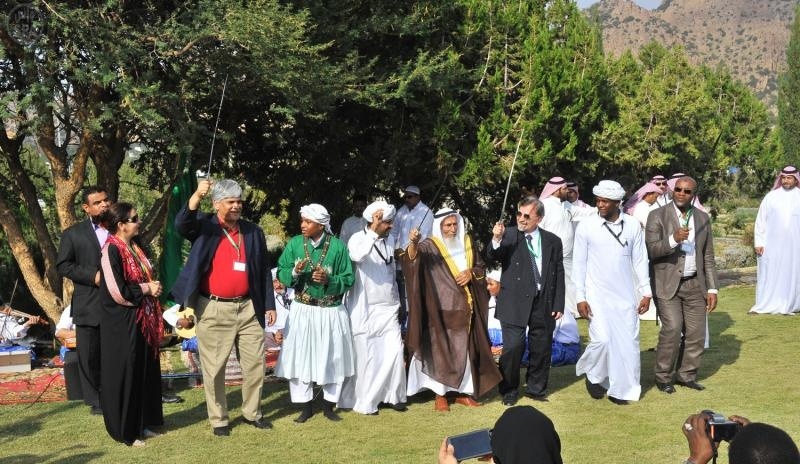 وفد دبلوماسي يزور محافظة الطائف