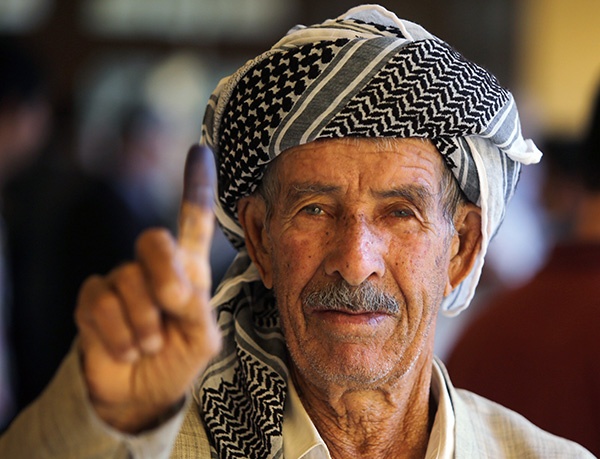 أكراد العراق ينتخبون برلمانهم وسط خلافات مع بغداد وتوترات اقليمية