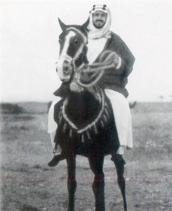 صور المؤسس صور المؤسس