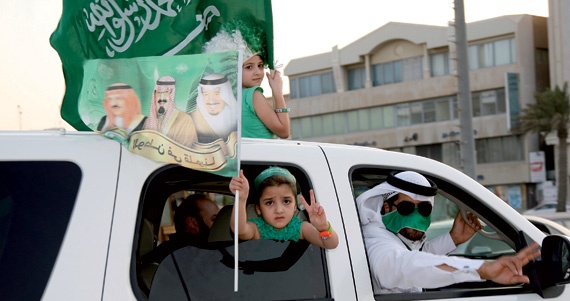 احتفل السعوديون في جميع المناطق أمس بذكرى اليوم الوطني