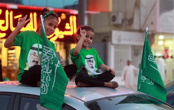 قصة مصورة : يوم الوطن .. فرحة وذكرى