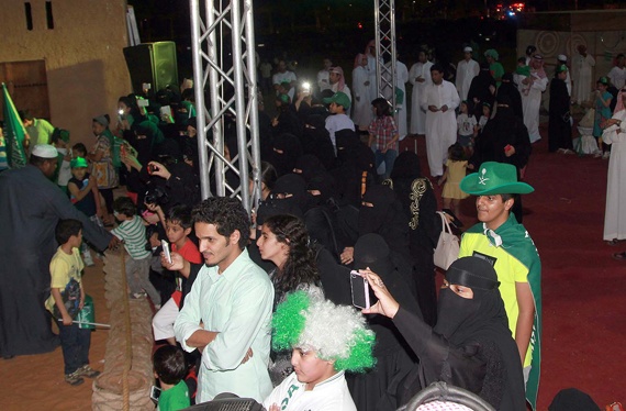 قصة مصورة : يوم الوطن .. فرحة وذكرى