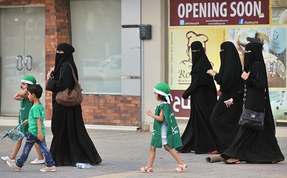 قصة مصورة : يوم الوطن .. فرحة وذكرى