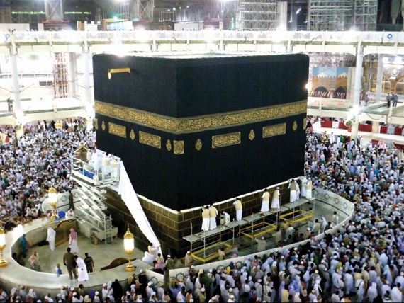 رفع كسوة الكعبة المشرفة بمقدار 3 أمتار