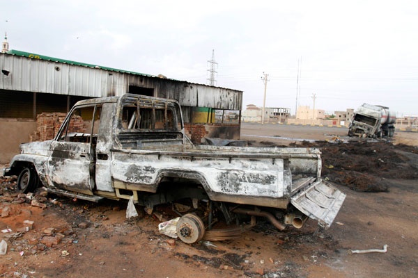 استخدام الغازات المسيلة للدموع لتفريق آلاف المتظاهرين في السودان