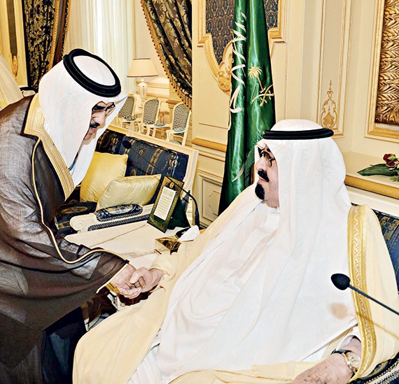 الملك يستقبل الأمراء والمفتي والعلماء ووزراء ومسؤولين ومواطنين