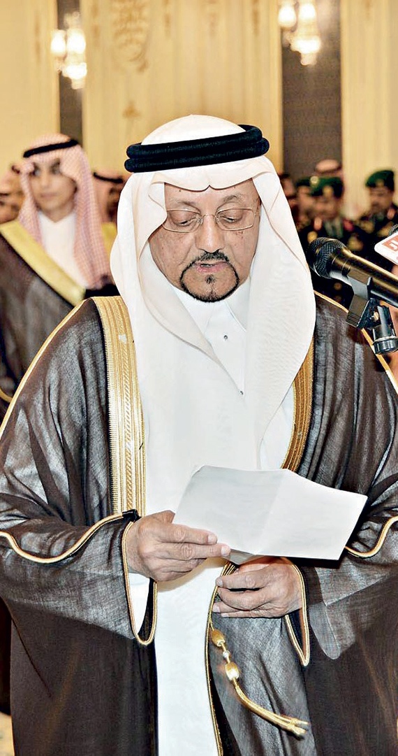 الملك يستقبل الأمراء والمفتي والعلماء ووزراء ومسؤولين ومواطنين