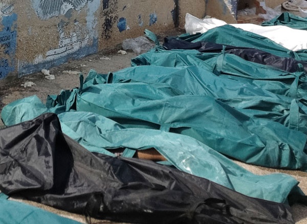 مقتل 94 وفقد 250 في حادث غرق زورق مهاجرين قبالة إيطاليا