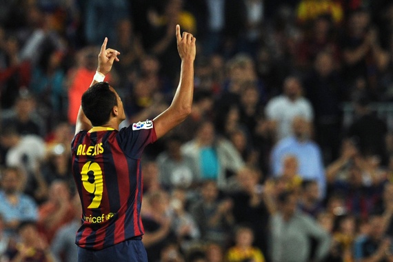 ثنائية سانشيز تقود برشلونة لمواصلة الصدارة .. ورونالدو يسعد ريال مدريد