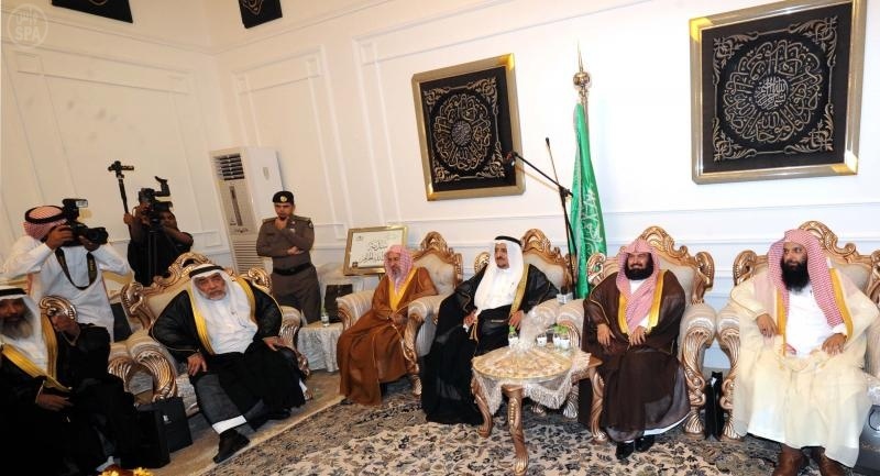 السديس يسلم كسوة الكعبة لكبير سدنه بيت الله الحرام
