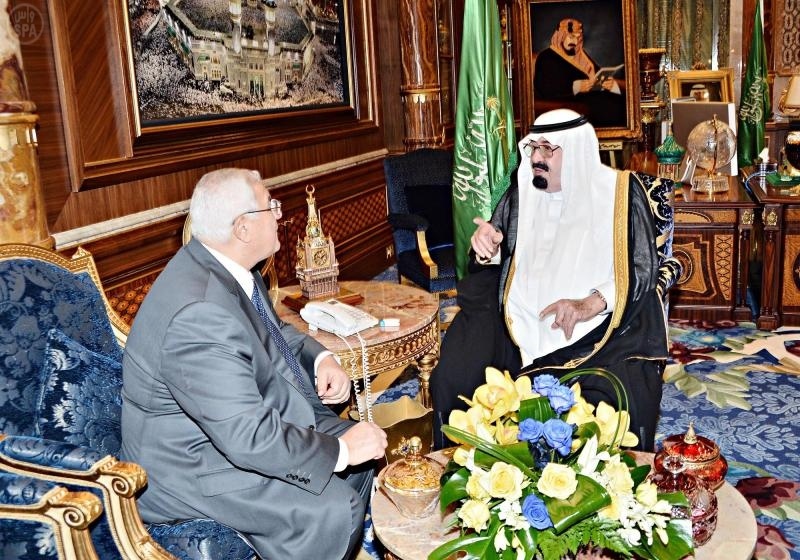 الملك يستقبل عدلي منصور ويؤكد وقوف السعودية مع مصر ضد الإرهاب