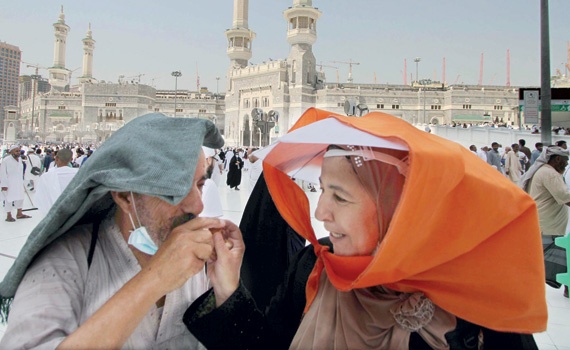 «منى» تحتضن لقاءات «أسرية» بين الحجاج وأقاربهم المقيمين