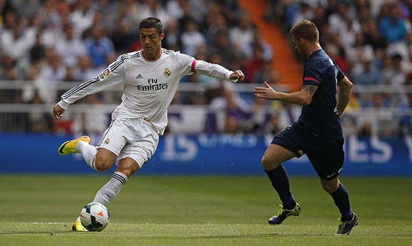 ريال مدريد يكتفي بهدفين في شباك ملقة ويعزز موقعه في المركز الثالث
