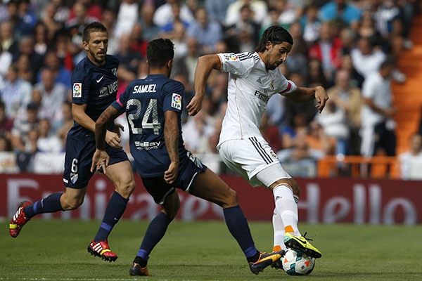 ريال مدريد يكتفي بهدفين في شباك ملقة ويعزز موقعه في المركز الثالث