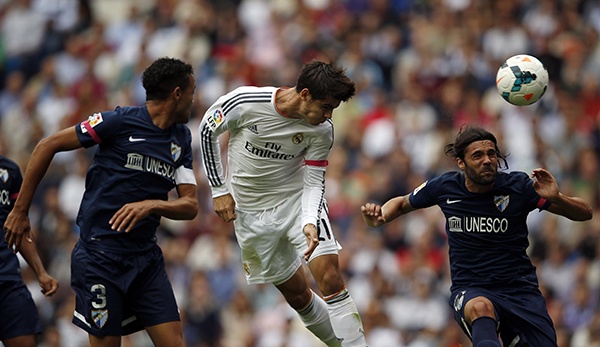 ريال مدريد يكتفي بهدفين في شباك ملقة ويعزز موقعه في المركز الثالث