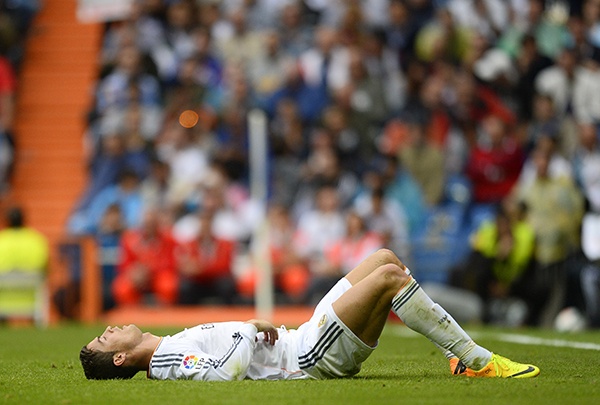 ريال مدريد يكتفي بهدفين في شباك ملقة ويعزز موقعه في المركز الثالث