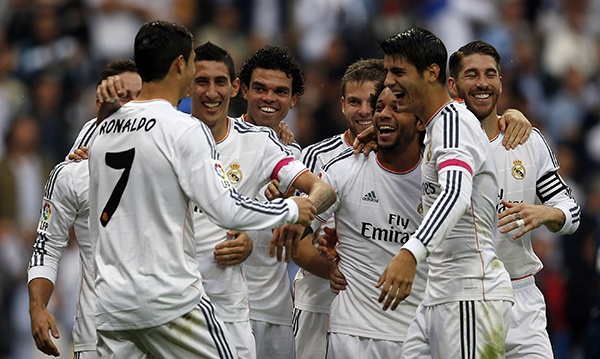 ريال مدريد يكتفي بهدفين في شباك ملقة ويعزز موقعه في المركز الثالث