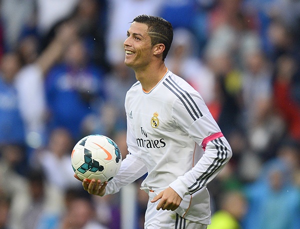 ريال مدريد يكتفي بهدفين في شباك ملقة ويعزز موقعه في المركز الثالث