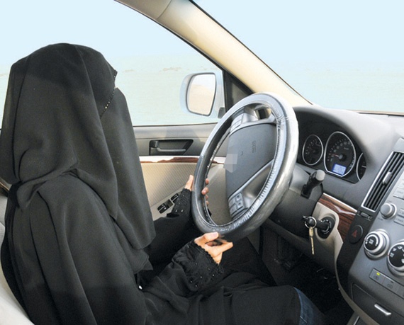 قيادة المرأة للسيارة .. و«نشطاء» البطولات الوهمية