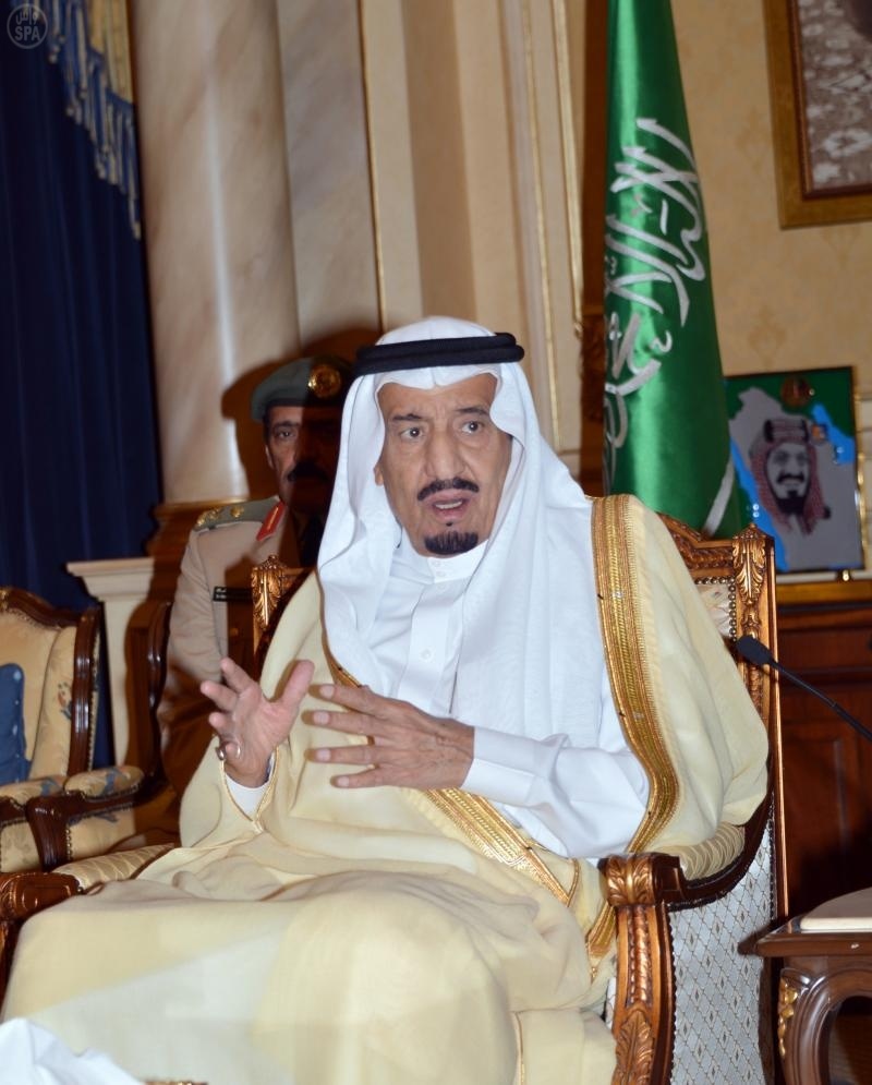 ولي العهد يستقبل رئيس هيئة الأركان العامة وقادة القوات المسلحة