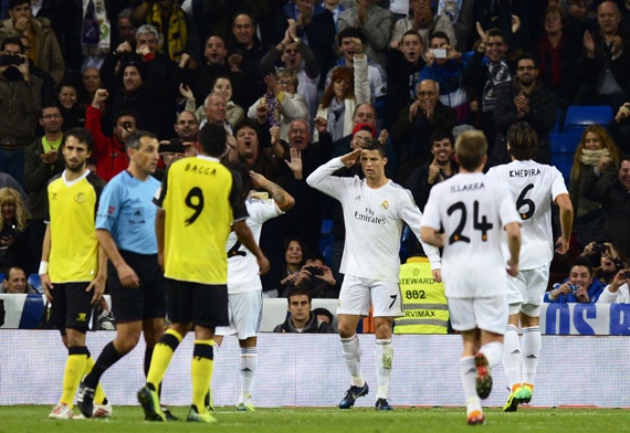 بيل ورونالدو وبنزيمة يقودون ريال مدريد لفوز سباعي على أشبيلية بالدوري الأسباني