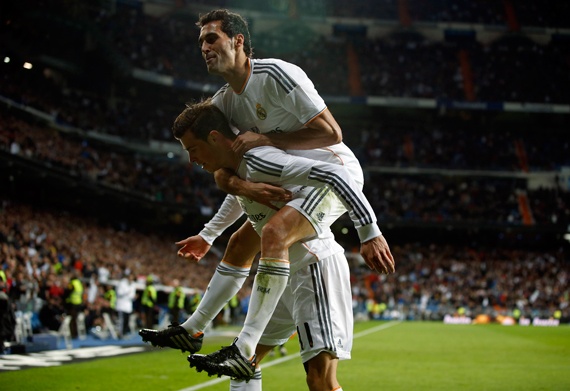 بيل ورونالدو وبنزيمة يقودون ريال مدريد لفوز سباعي على أشبيلية بالدوري الأسباني
