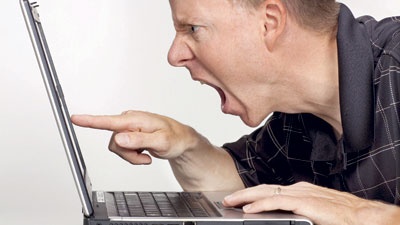 كيفية التعامل مع زميل سليط فظ أخرق