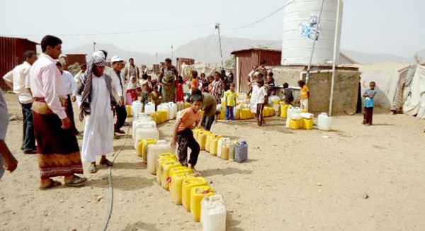 اليمن تحذر من حدوث كارثة إنسانية في مخيمات النازحين في حرض