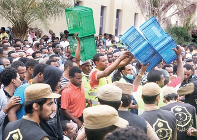 مراكز الإيواء .. التعامل بالحسنى