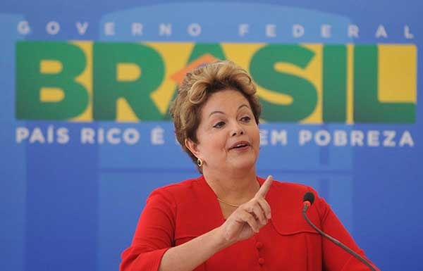 الرئيسة البرازيلية تدين العنف في "بلد كرة القدم"