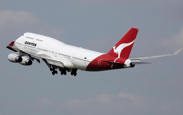 طيران الإمارات تستبعد شراء حصة في كانتاس الأسترالية المتعثرة