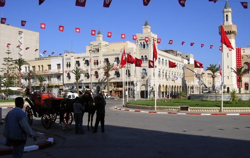 تونس: مطالبات بإباحة تعدد الزوجات ومنع الاختلاط الدراسي