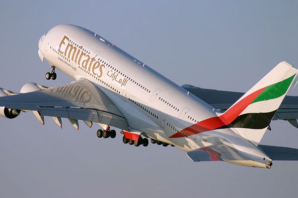 ايرباص وطيران الإمارات توقعان اتفاقا لشراء 50 طائرة ايه 380