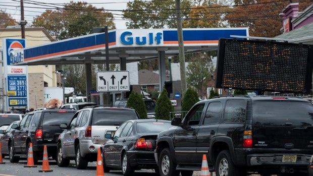 ارتفاع الطلب على البنزين يرفع أسعار النفط إلى 111 دولار
