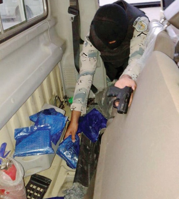 ضبطت دوريات حرس الحدود في قطاع الدائر بني مالك التابع لمنطقة جازان  أمس 185 قطعة سلاح نوع مسدس جلوك