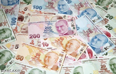 الليرة التركية تستأنف تراجعها على خلفية الفضيحة السياسية المالية