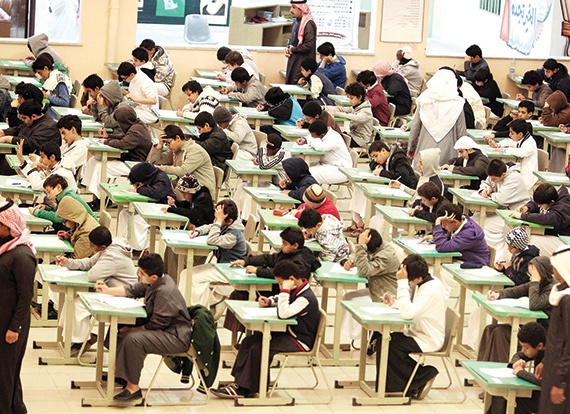 السجن سنة وغرامة 500 ألف للمعلمين المشهِّرين بالطلاب