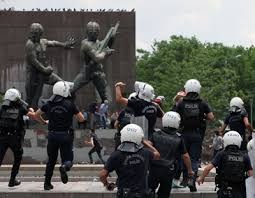 السلطات التركية تسرح 800 شرطي آخر