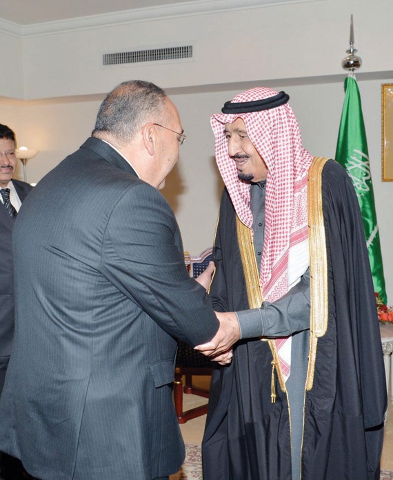 ولي العهد ووزير الخارجية الباكستاني يبحثان آخر التطورات الإقليمية والدولية