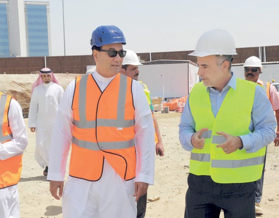 مبادرات عبد اللطيف جميل الاجتماعية تنجز 65 % من إنشاء أعلى سارية علم في العالم