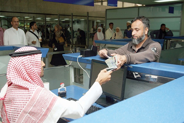 الجوازات: تعميم الزي المدني على جميع المنافذ خلال 15 يوما