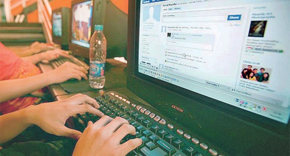 «فيسبوك» يهدئ من مخاوف المستخدمين بالتعديل على إعدادات الخصوصية