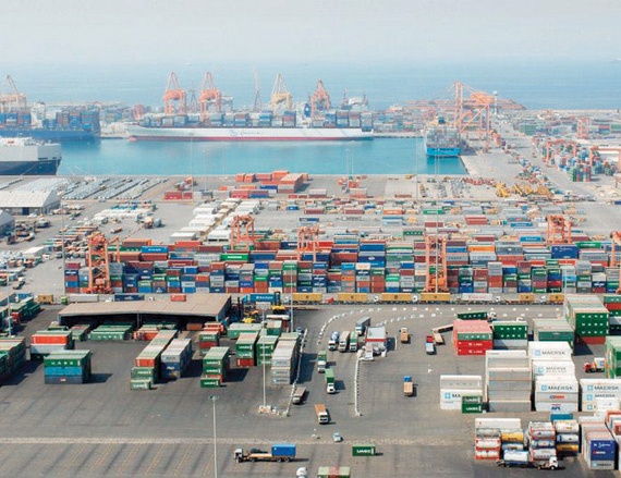خطوط ملاحية تتلاعب بـ «بوليصة الشحن» لبضائع في ميناء جدة