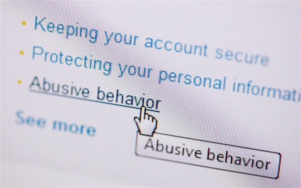 مواقع التواصل الاجتماعي .. «سبورة» لشتم المعلمين